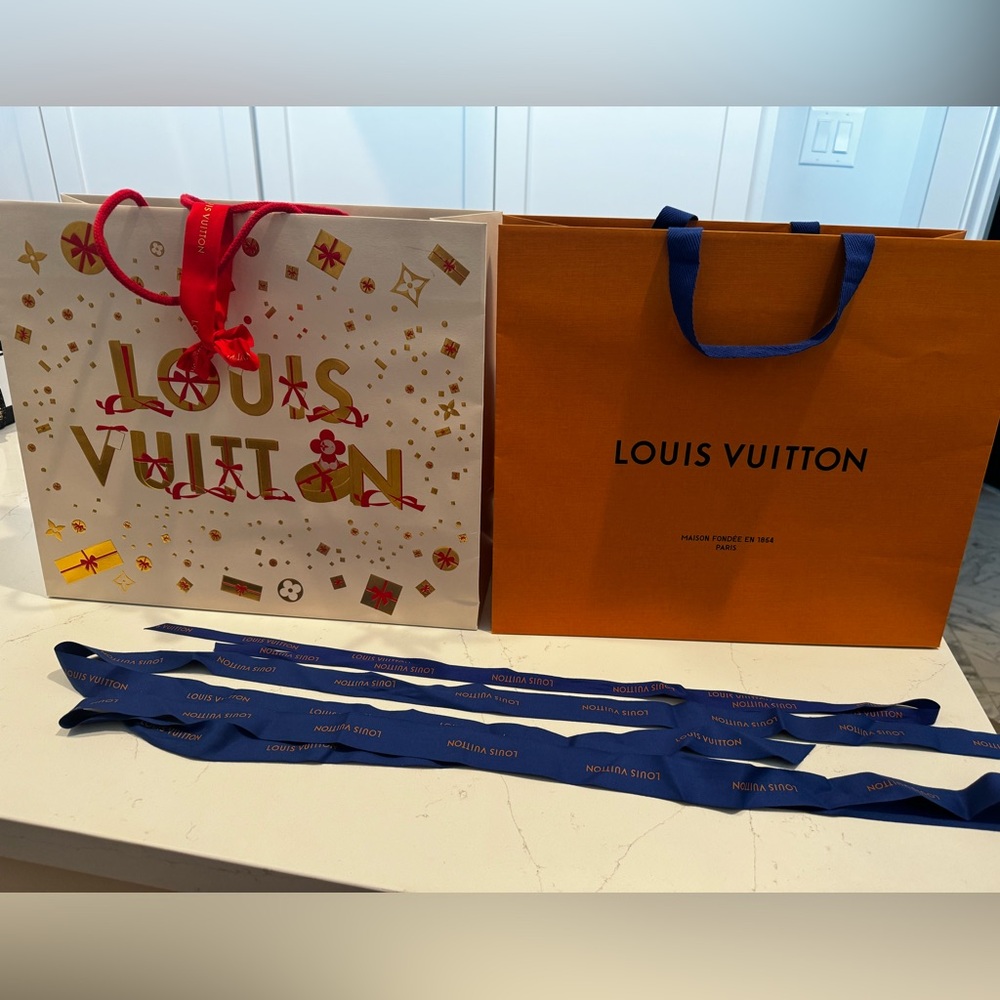 🩷🩷Two LV Louis Vuitton shopping bags 🛍️ with ribbons!